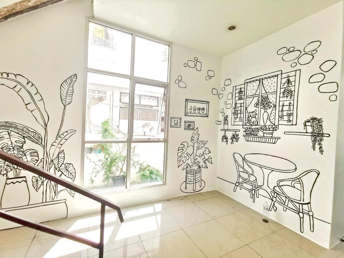 Roomquest Chiang Mai Tha Phae Exterior foto